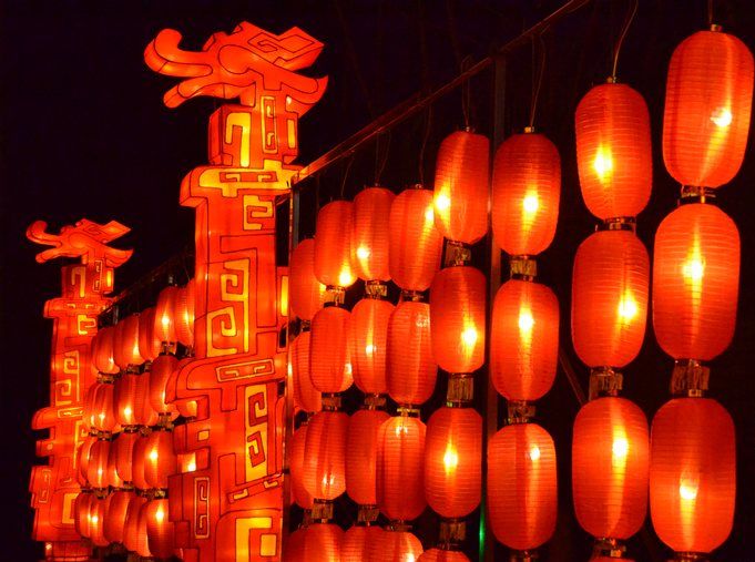 春節臨近，各地春節彩燈高高掛